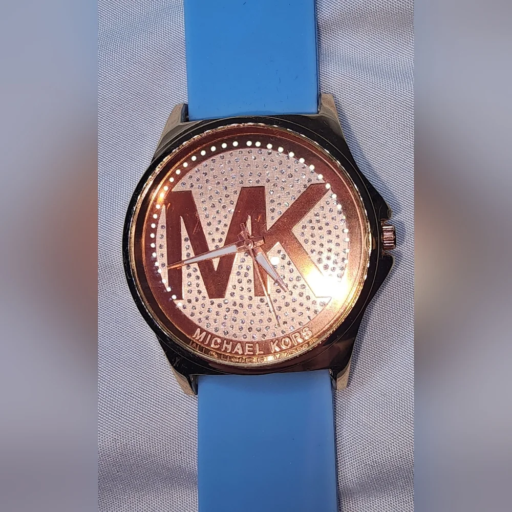 Michael Kors Women's Watch with a blue silicone strap, Rose gold-tone Face - Picture 4 of 9